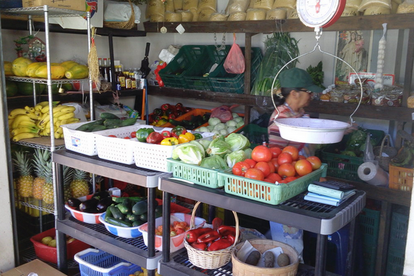 Ein Obst- und Gemüsestand im Gemeindemarkt von Boquete
